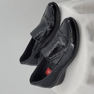 Ecco Patent Leather Neoprene Slip-on Shoe, Size 38 US 7-7.5